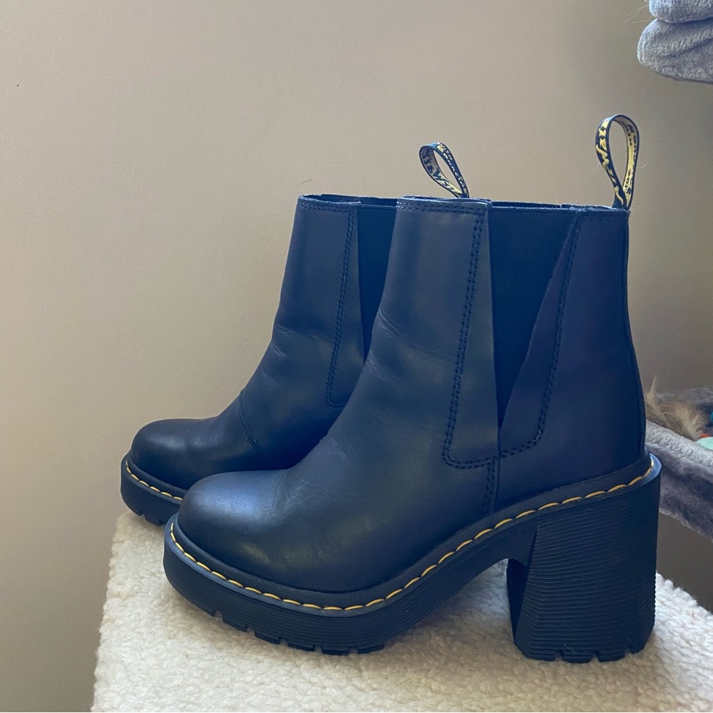 Dr. Marten Spence Chelsea Boots - size 7 (US W)